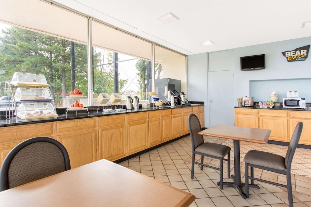 Travelodge Fredericksburg South - photo 15