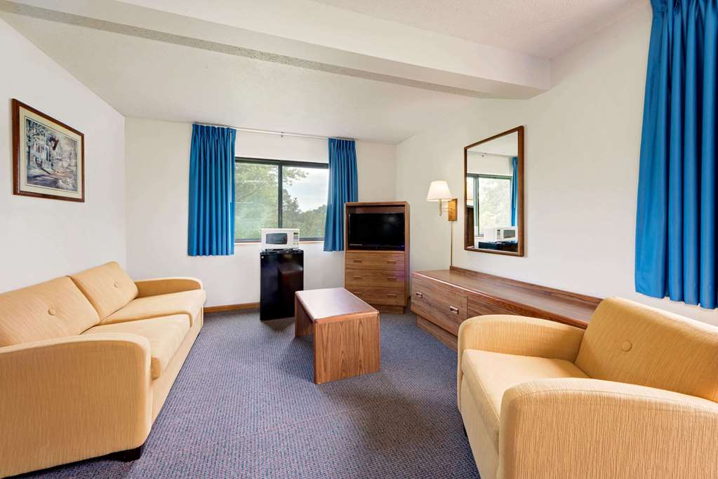 Super 8 by Wyndham Centerville - photo 14