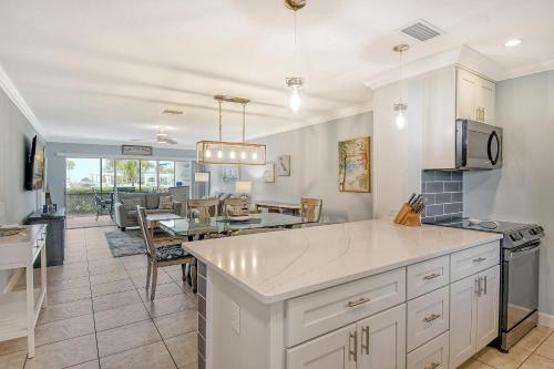 Crescent Royale Condominiums 103 — 4-Star Luxury Hotel in Siesta Key, United States