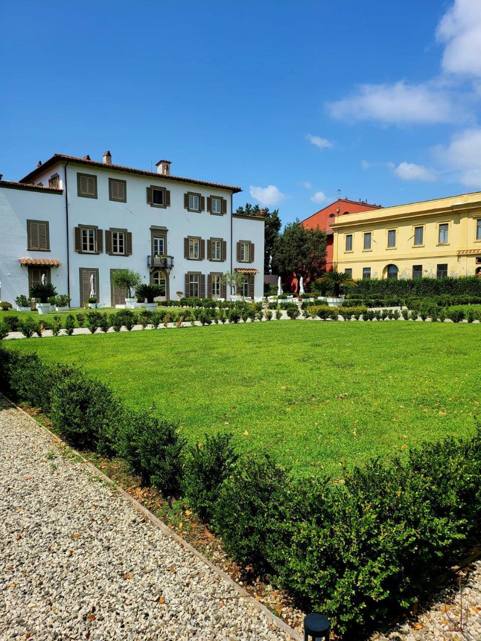 La Villa Apartments Convenient for Sardinia And Corsica 4 Beds Private Parking Included with Camera — 4-Star Luxury Hotel in Livorno, Italy
