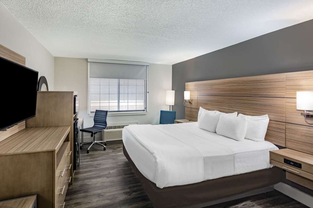 La Quinta Inn & Suites by Wyndham Joplin - photo 23