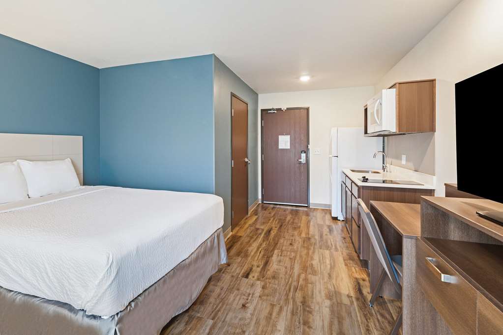 WoodSpring Suites Davenport Quad Cities - photo 6