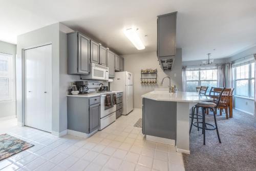 Alleys 22 with Direct Deck Access — 4-Star Luxury Hotel in Hood River, United States