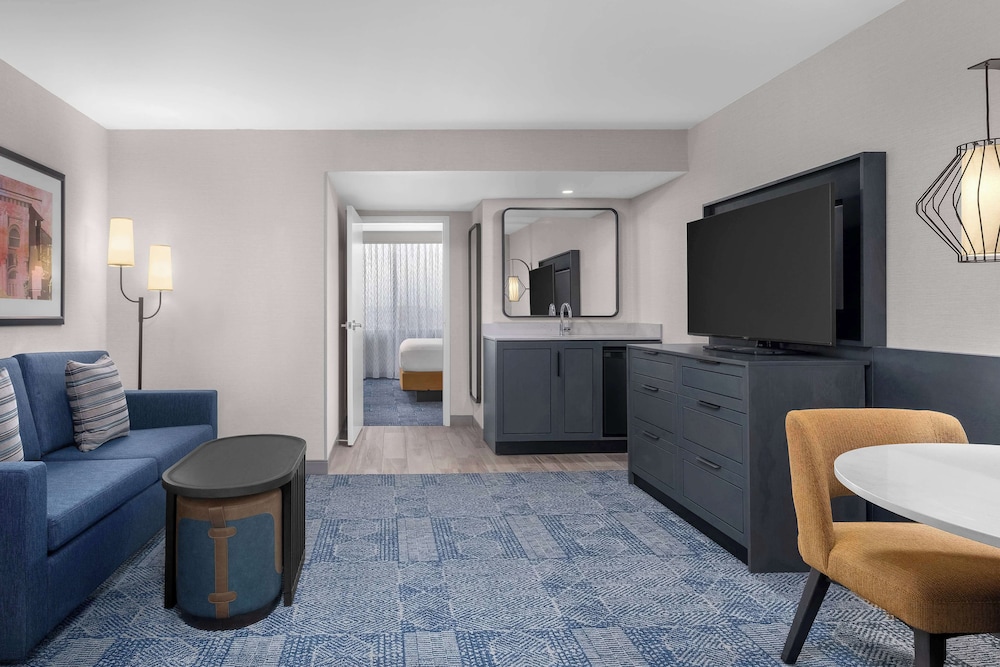 Embassy Suites by Hilton El Paso - photo 34