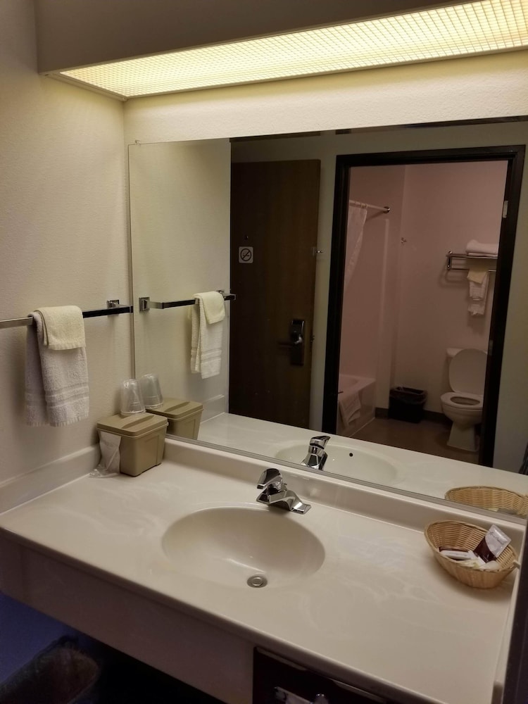 Bilmar Inn & Suites Dell Rapids Near Sioux Falls - photo 62