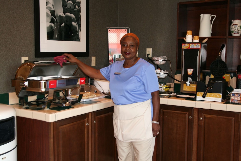 Hampton Inn Laurinburg - photo 23