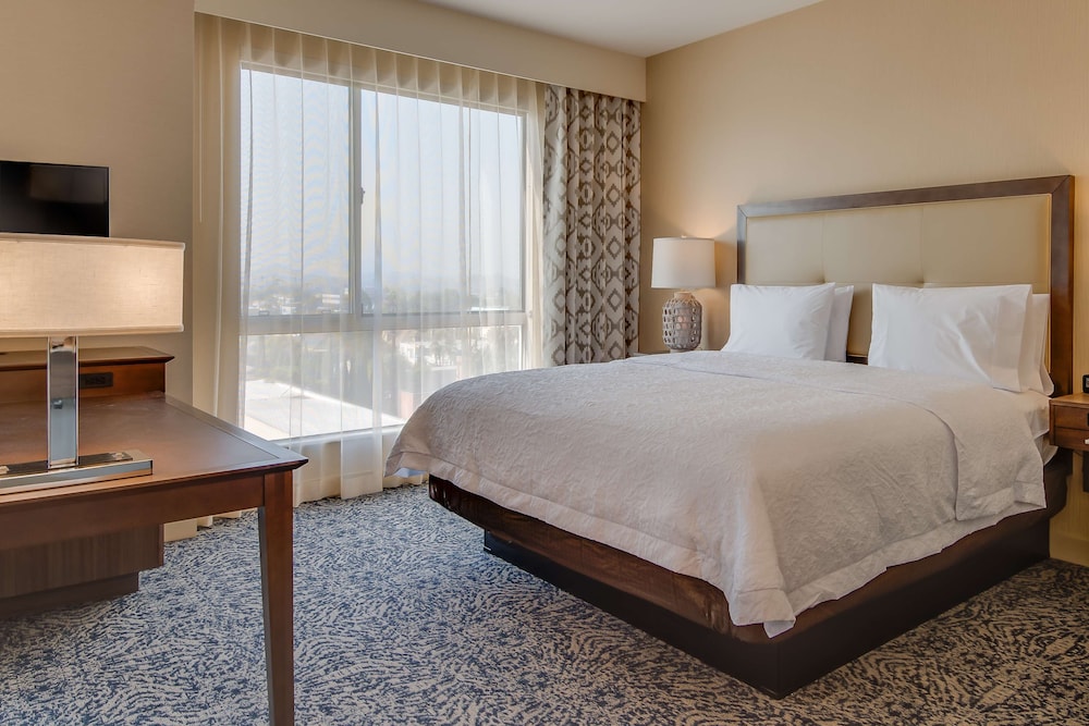 Hampton Inn & Suites Los Angeles Glendale - photo 15