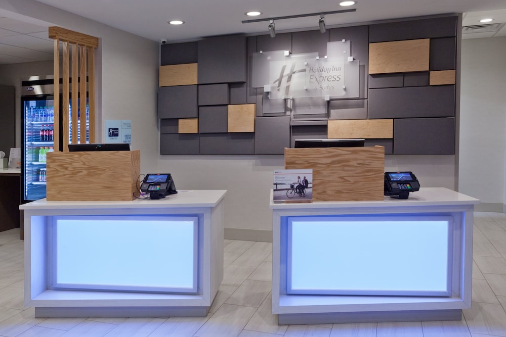 Holiday Inn Express & Suites Fayetteville by IHG - photo 36