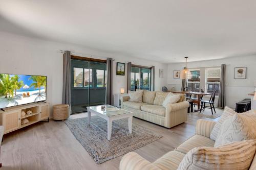 4122 Blue White Haven in Kitty Hawk, United States