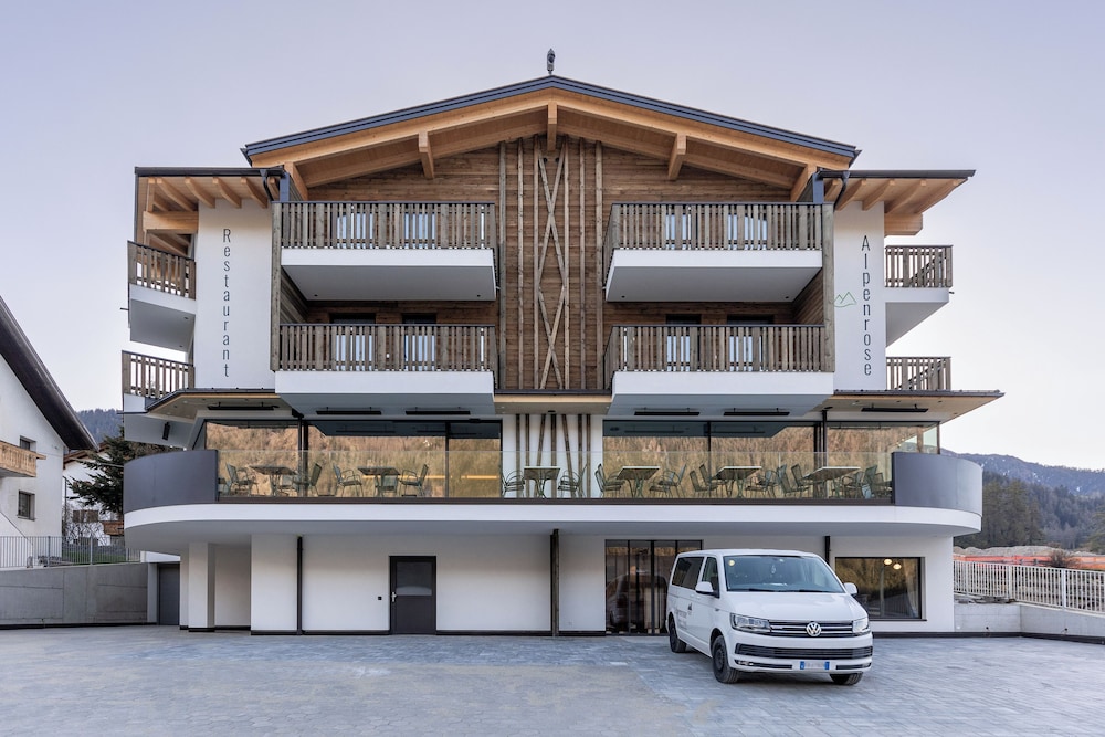 Hotel Alpenrose — hotel in Curon Venosta