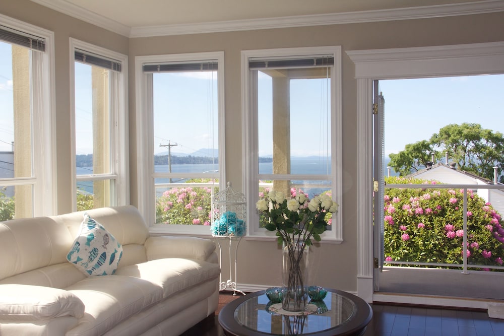 Star of the Sea Guest House — 4-Star Luxury Hotel in White Rock, Canada
