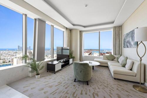 StoneTree Spacious 1 BR with Stunning Sea View in Palm Jumeirah — 4-Star Luxury Hotel in Dubai, United Arab Emirates