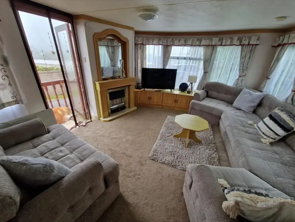 Hilltop Hideaway 2 Bed Caravan with Panoramic Town Scenery in Aberystwyth Holiday Village F8 in Aberystwyth, United Kingdom