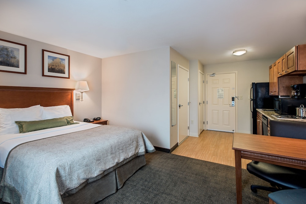 Candlewood Suites Perrysburg by IHG - photo 9
