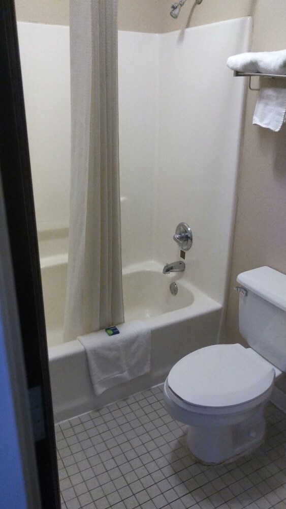 Briarwood Inn of Sparta - photo 25