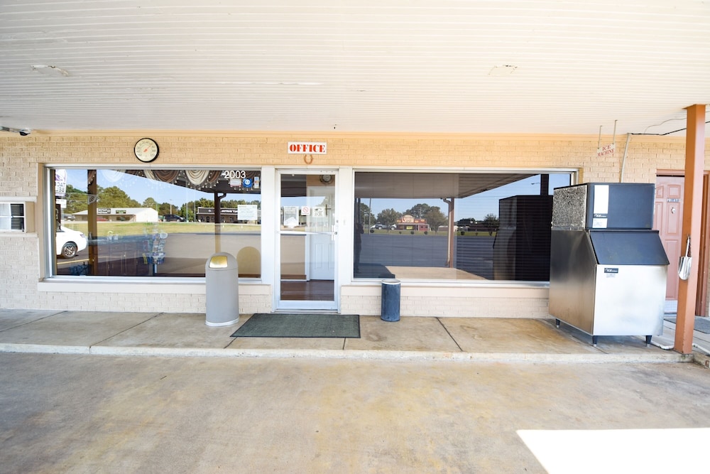 Economy Inn Beebe - photo 25