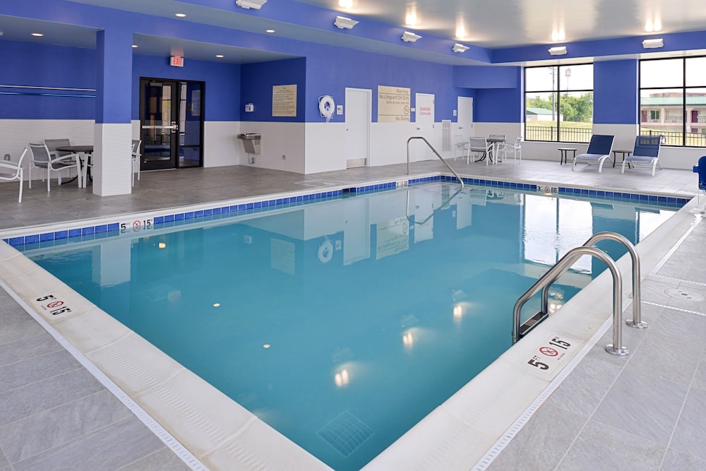 Hampton Inn & Suites Cincinnati Mason - photo 2