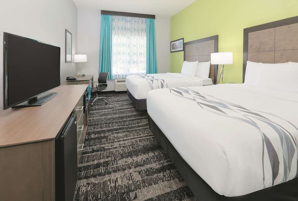 La Quinta Inn & Suites by Wyndham Tyler South - photo 15