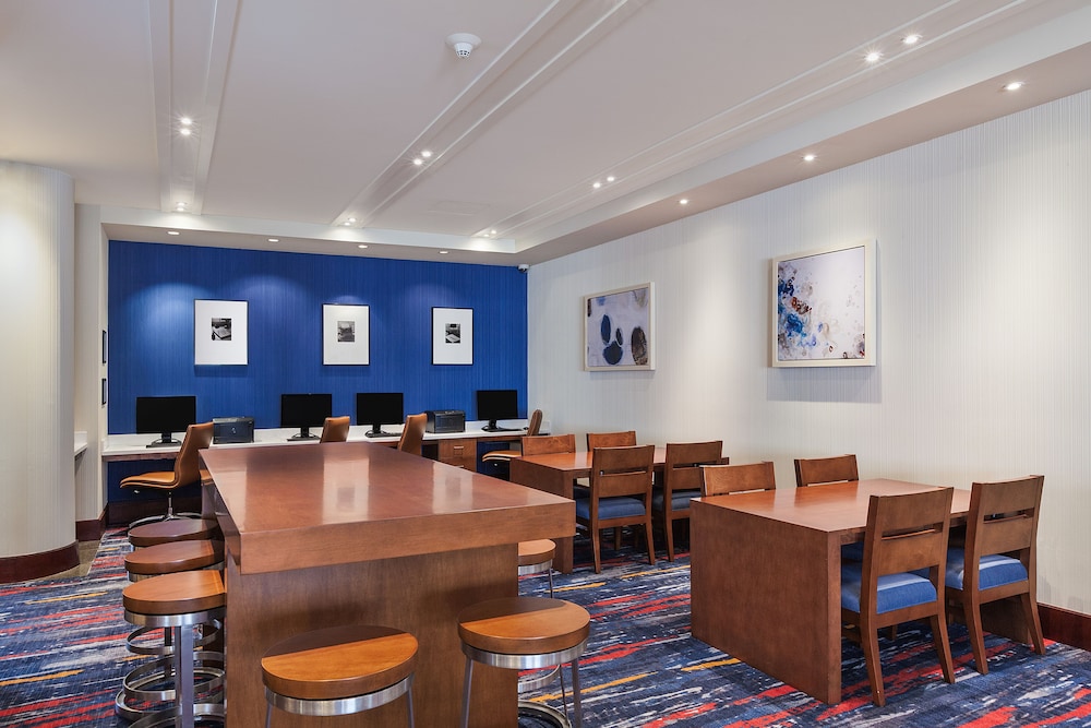 Holiday Inn Express and Suites Fisherman's Wharf by IHG - photo 48