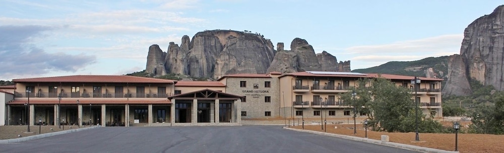 Grand Meteora Hotel — 5-Star Luxury Hotel in Kalampaka, Greece