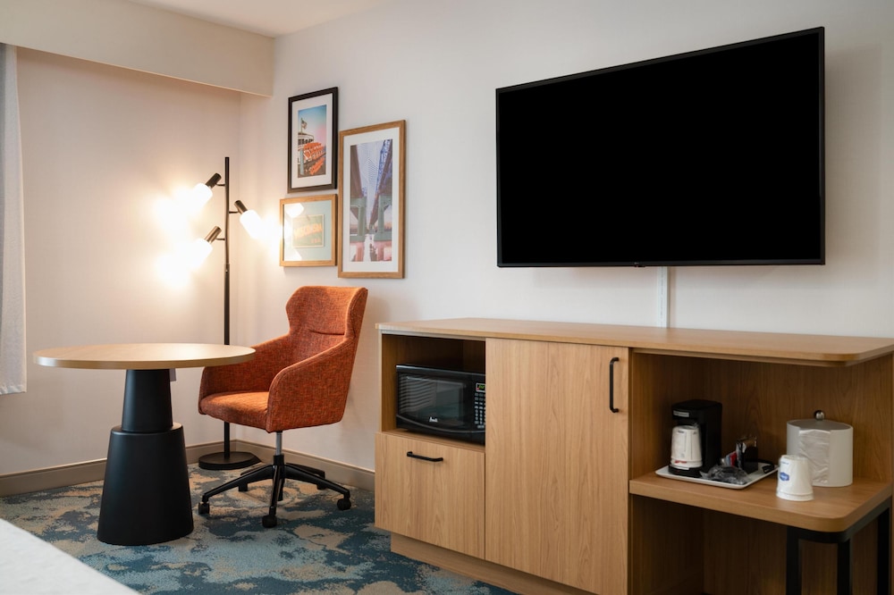 Hampton Inn & Suites La Crosse Downtown - photo 22