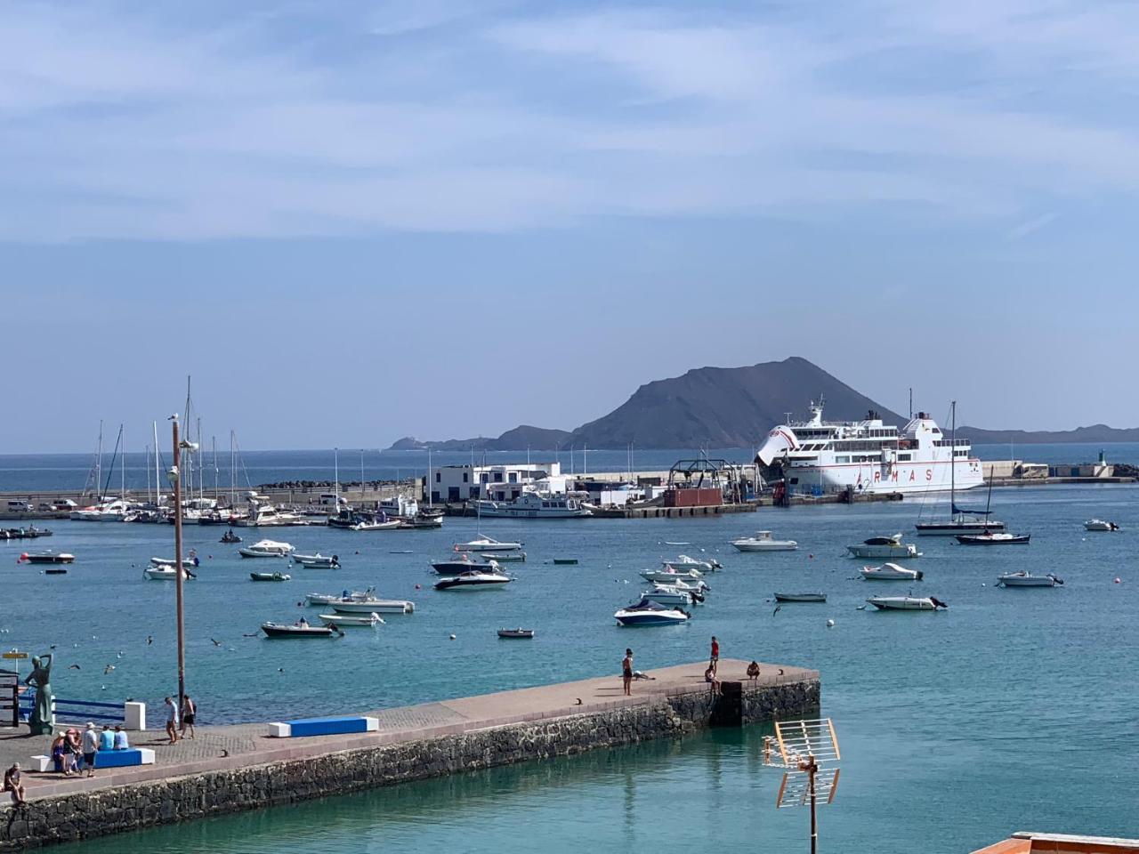 Vivienda Vacacional Casa Lina — 4-Star Luxury Hotel in Corralejo, Spain