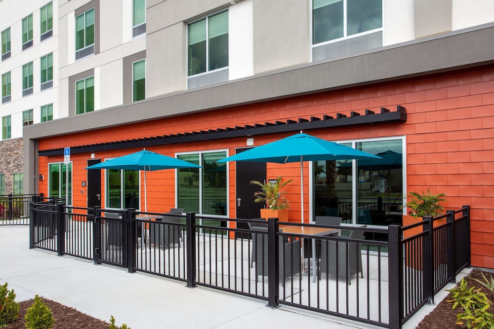 Hampton Inn & Suites North Port - photo 34