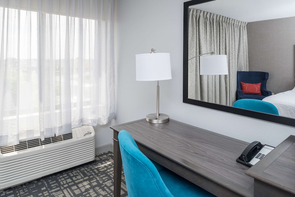 Hampton Inn North Sioux City - photo 17