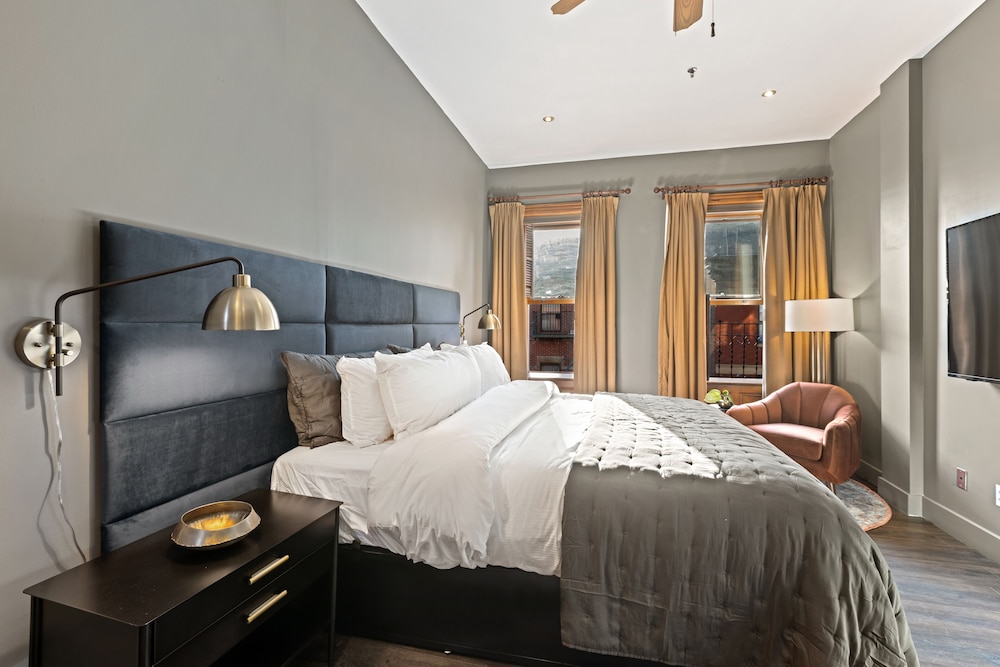 The Historic Blue Moon Hotel NYC - photo 13