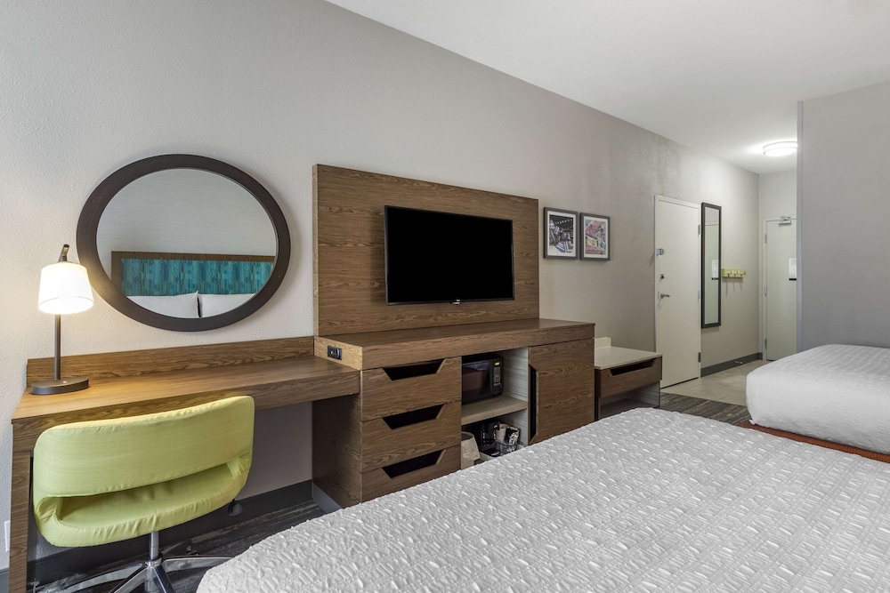 Hampton Inn Ft Collins - photo 7