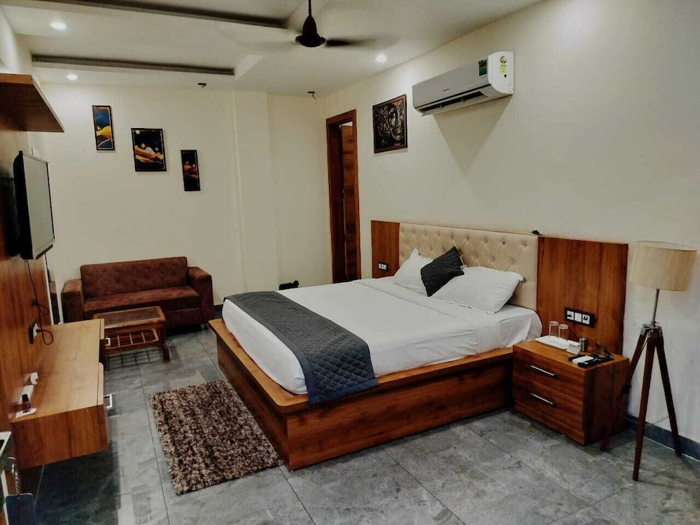 Hotel Moon Regency I Couple and Corporate Friendly I Panipat in Panipat, India