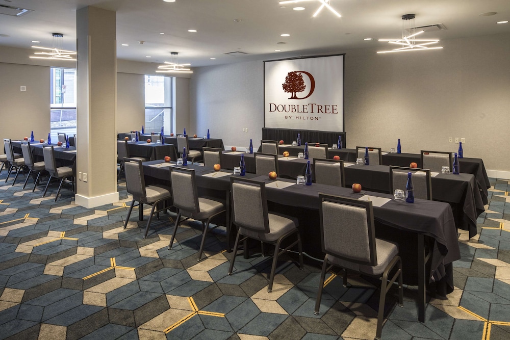 DoubleTree by Hilton Hotel & Suites Pittsburgh Downtown - photo 70