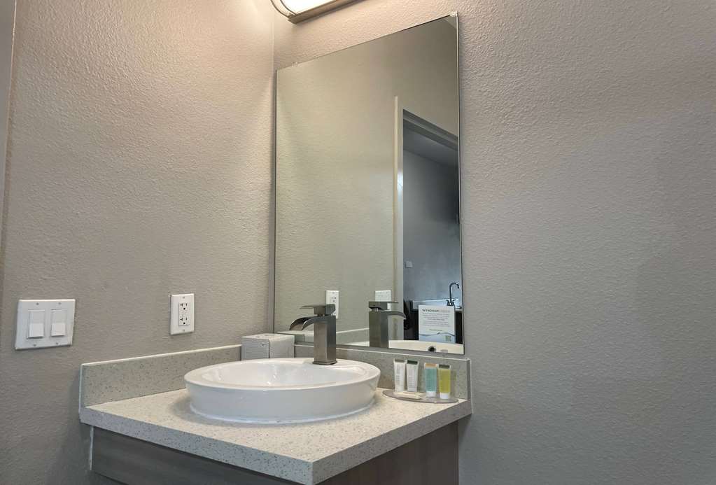 Microtel Inn & Suites by Wyndham Bossier City - photo 39
