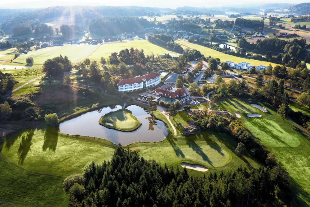 Golfresort Haugschlag — 4-Star Luxury Hotel in Haugschlag, Austria