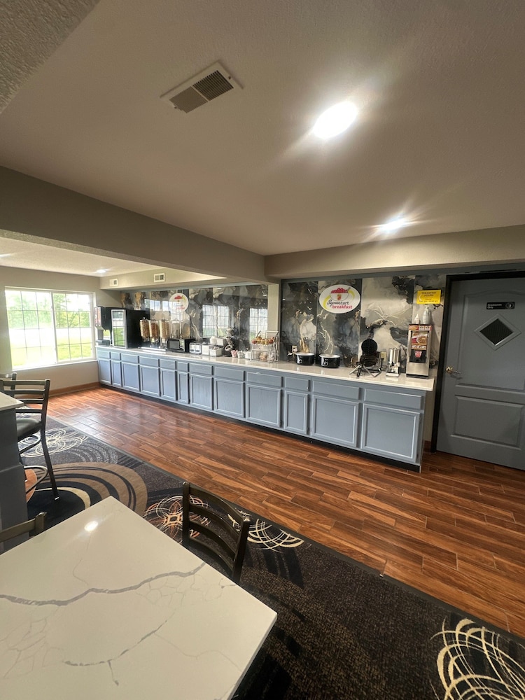 Super 8 by Wyndham Lake of the Ozarks - photo 25