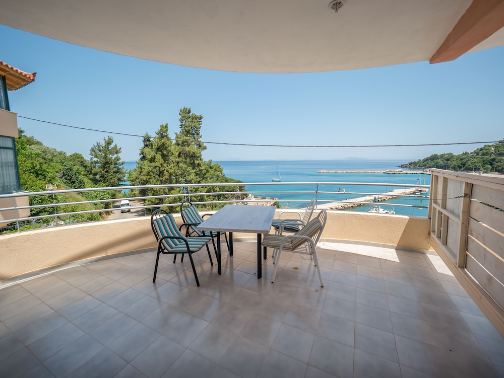 Harbour View Oceanis Apartments — 4-Star Luxury Hotel in Kefalonia, Greece