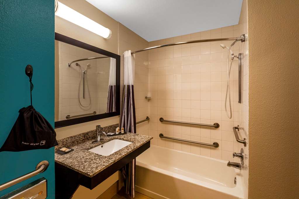 La Quinta Inn & Suites by Wyndham Midland North - photo 18