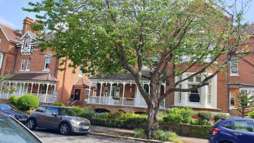 Beautiful Garden Apartment in Leafy St Leonards 5 Mins to Beach — 4-Star Luxury Hotel in St Leonards, United Kingdom