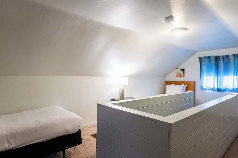 Inn at Haystack Rock - photo 15