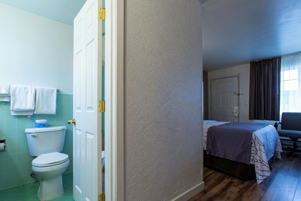 Uptown Inn - photo 11