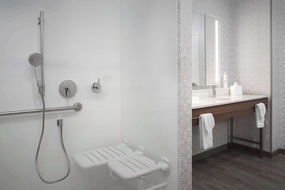 Hampton Inn and Suites by Hilton Naples South - photo 31