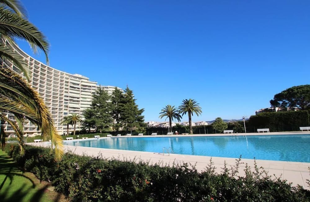 Cannes Marina Golf - carbon neutral hotel in Mandelieu-La-Napoule