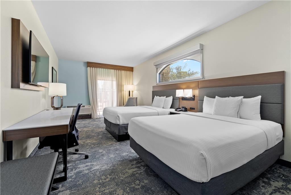 La Quinta Inn & Suites by Wyndham Santa Cruz - photo 38