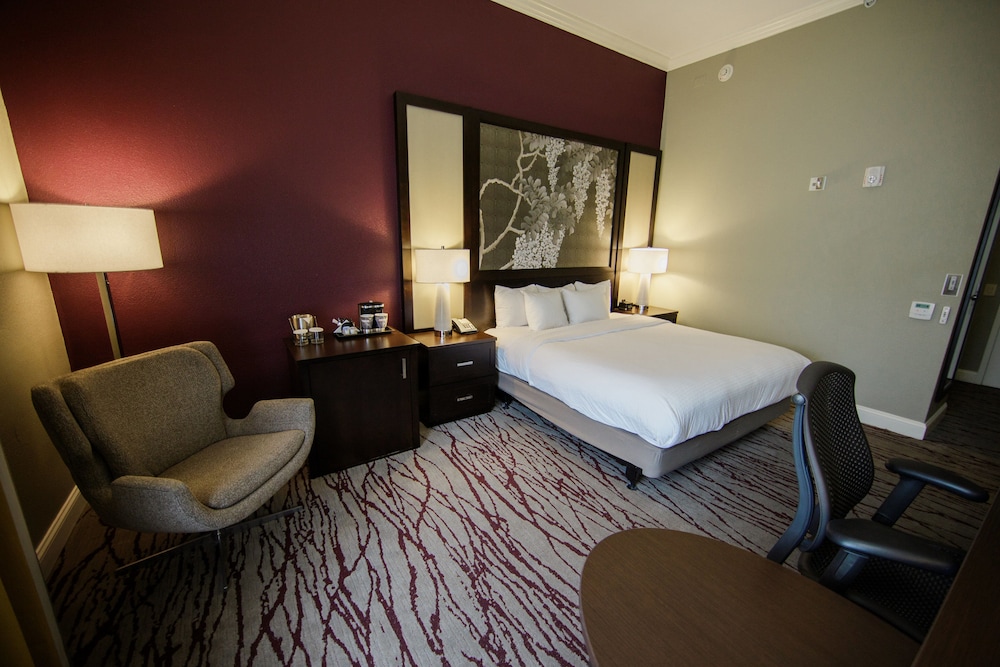 DoubleTree by Hilton Hotel Savannah Historic District - photo 11