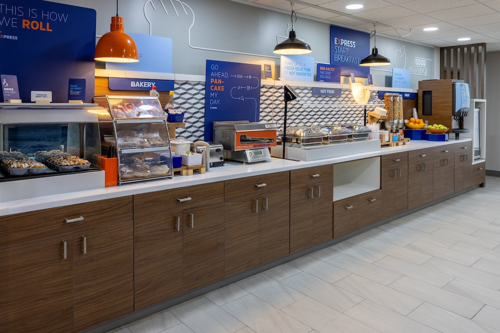 Holiday Inn Express & Suites Center Township by IHG - photo 31