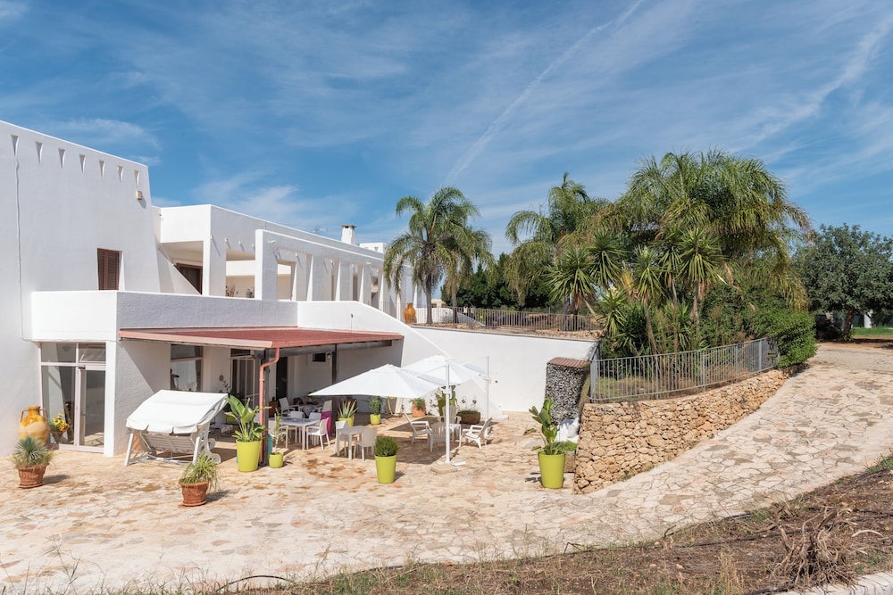 B&B Agriturismo Tenuta Barone — 4-Star Luxury Hotel in Gallipoli, Italy