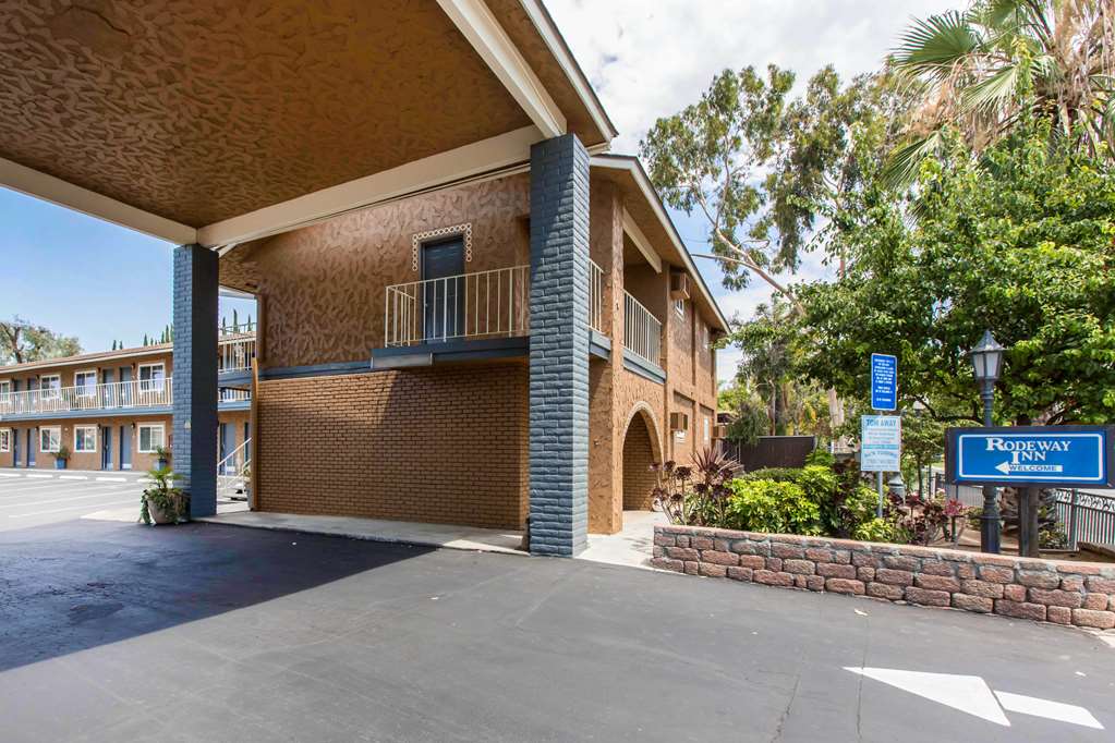 Rodeway Inn Escondido Downtown - photo 3
