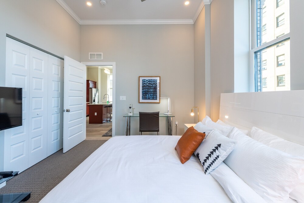 Global Luxury Suites Downtown Pittsburgh - photo 3