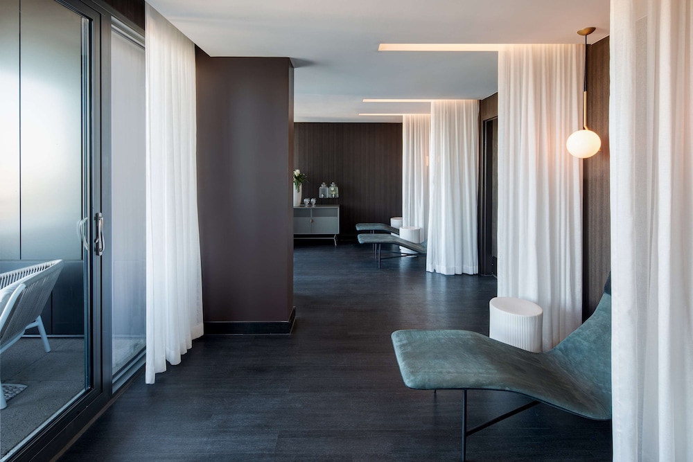 Amway Grand Plaza Curio Collection by Hilton - photo 44