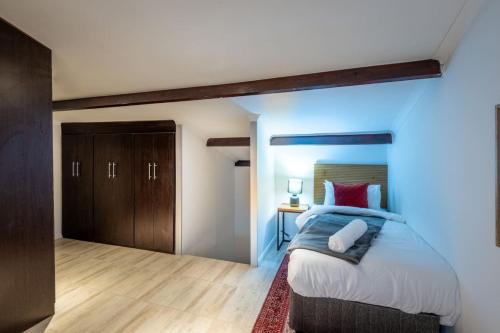 Spacious 3 Bedroom Retreat with Ocean View